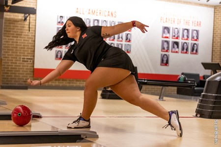 Huskers Head to Illinois for the Bearcat Hammer Open
