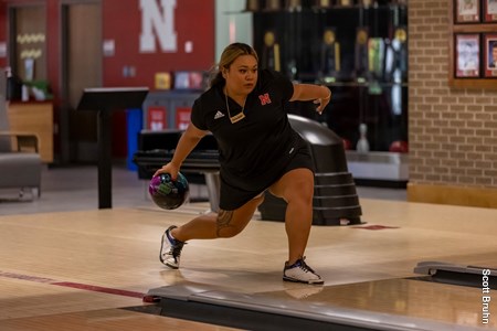Huskers Second After Day One at Motiv Penguin Classic