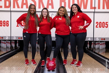 Huskers Start Season at Motiv Penguin Classic