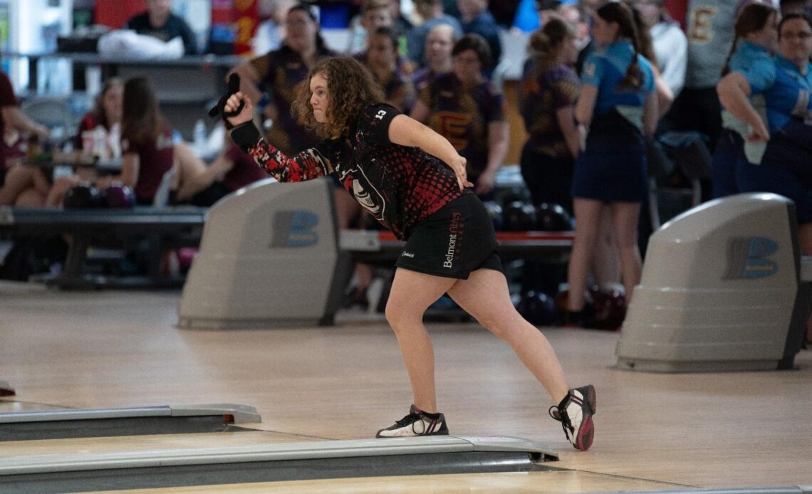 Women's Bowling Upsets Top Seed, Advances to Sunday
