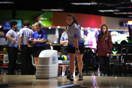 Women's Bowling finishes fourth at Crossroads League #3