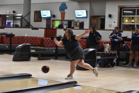 Women's bowling concludes season at second CCIW tournament